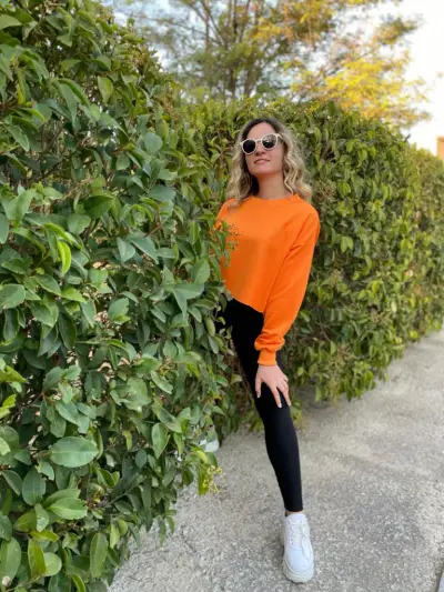 Turuncu crop sweatshirt