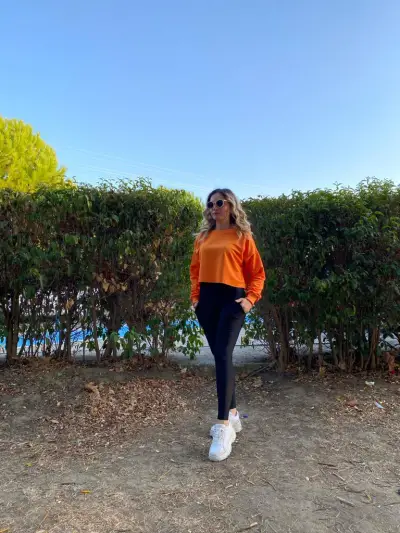 Turuncu crop sweatshirt